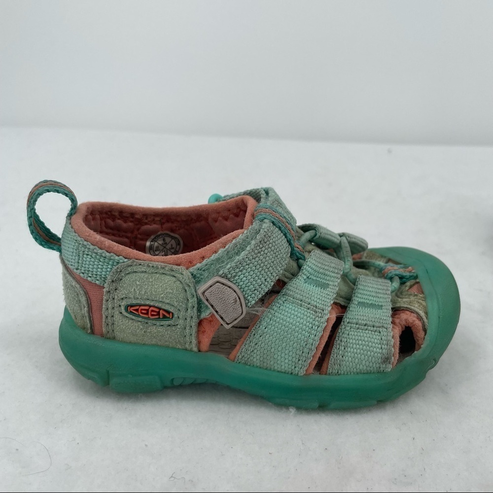 KEEN Girls Newport H2 Sandal Color: Cockatoo/Coral size: 6 - Picture 12 of 16